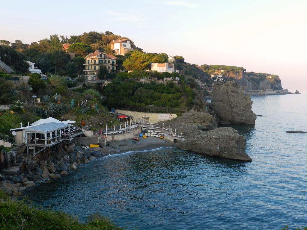 Park Hotel Albisola Superiore Buitenkant foto
